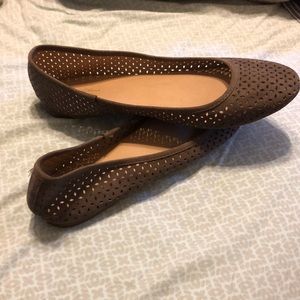 Universal Threads brown flats